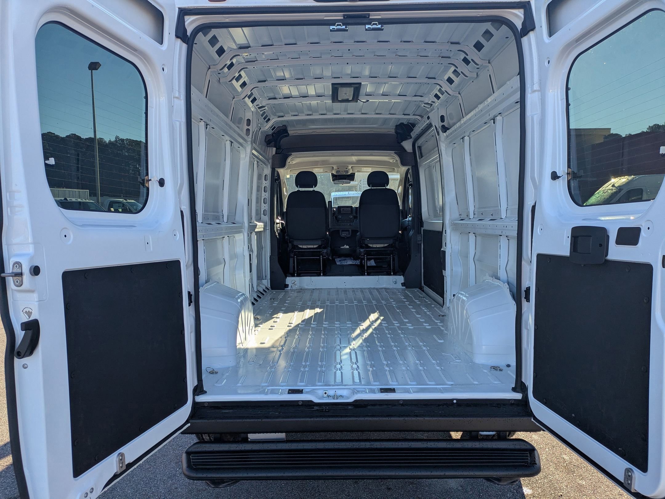 New 2026 RAM ProMaster 2500 w/ Convenience Group FWD image 21
