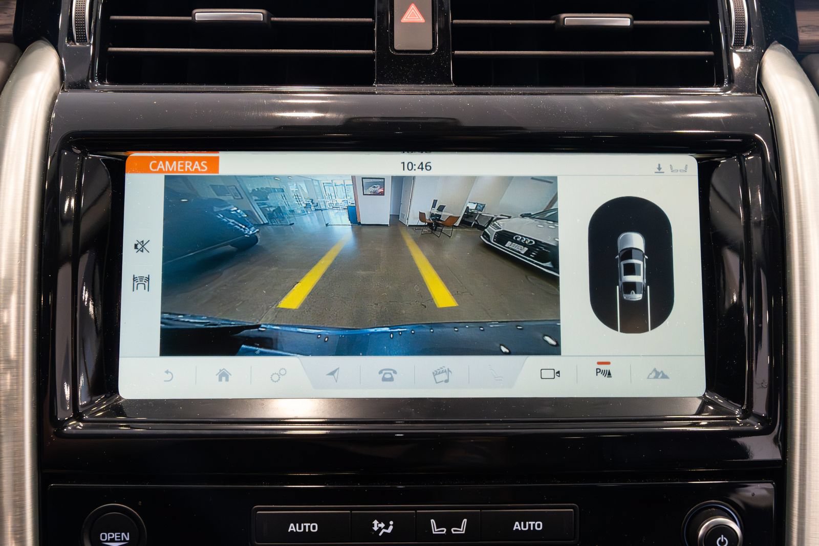 Used 2018 Land Rover Discovery HSE Luxury AWD/4WD image 11