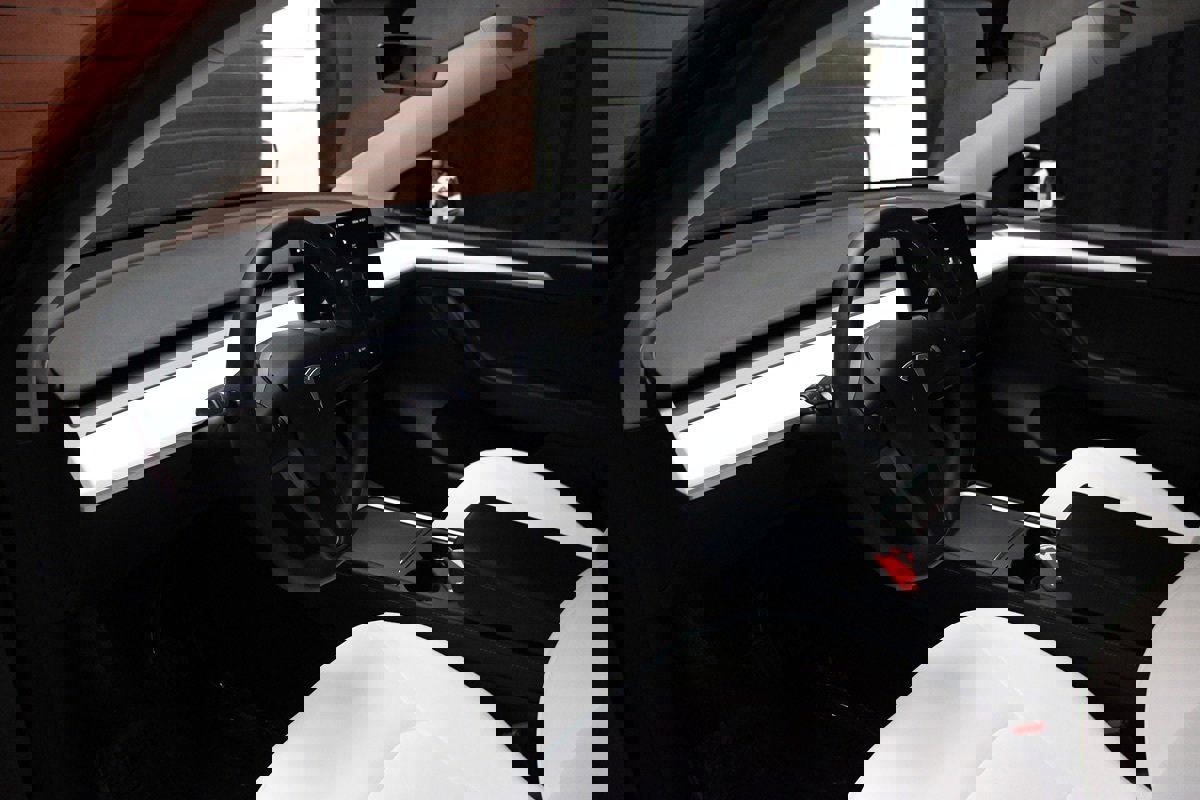 Used 2023 Tesla Model Y Long Range image 33