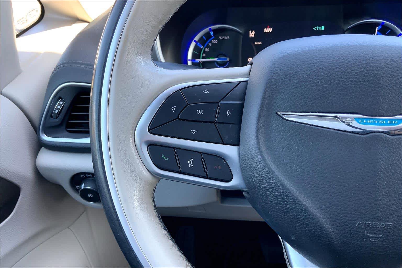 Used 2019 Chrysler Pacifica Limited w/ Advanced Safetytec Group FWD image 23
