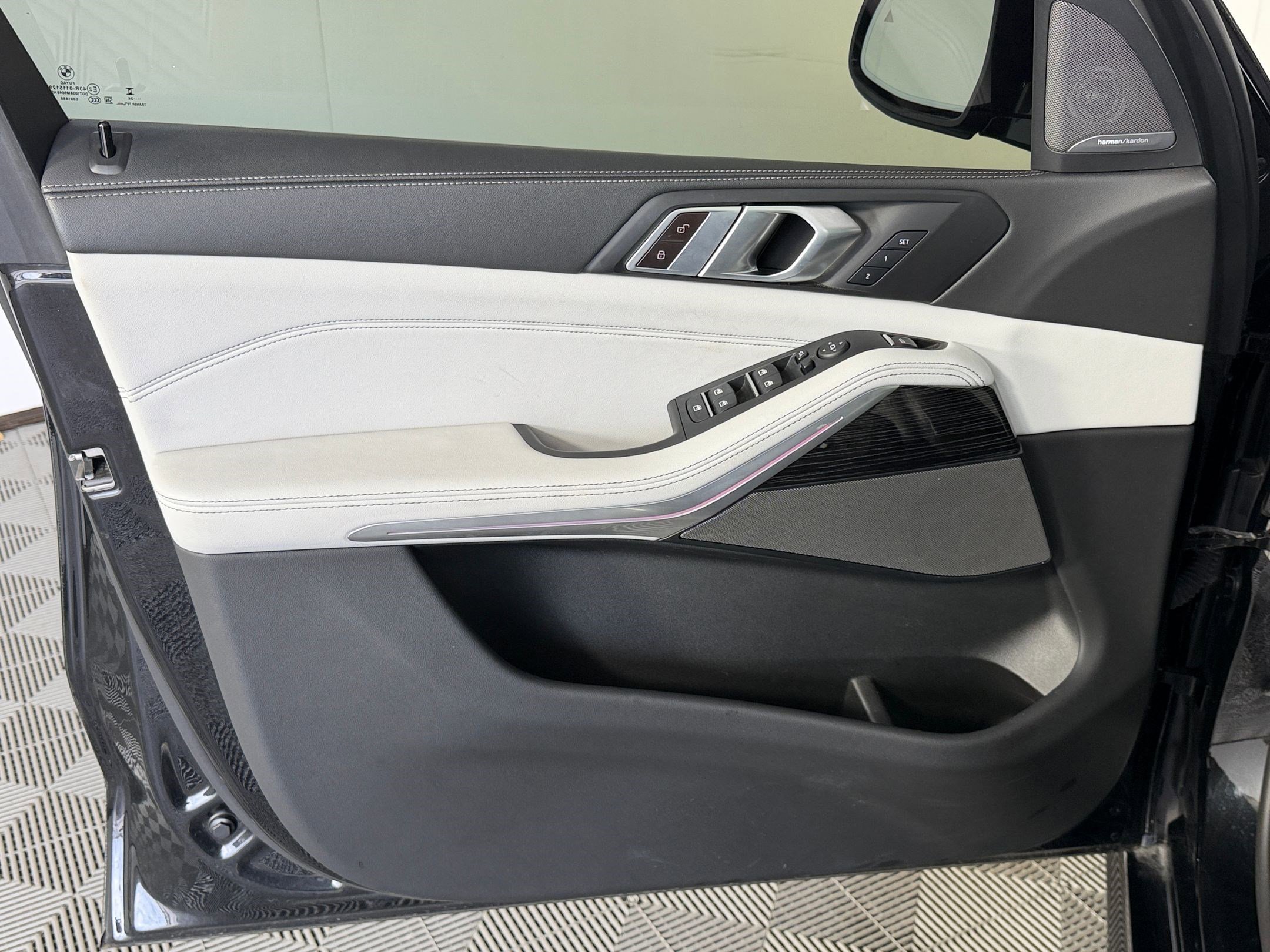 Used 2024 BMW X5 sDrive40i w/ M Sport Package RWD image 12