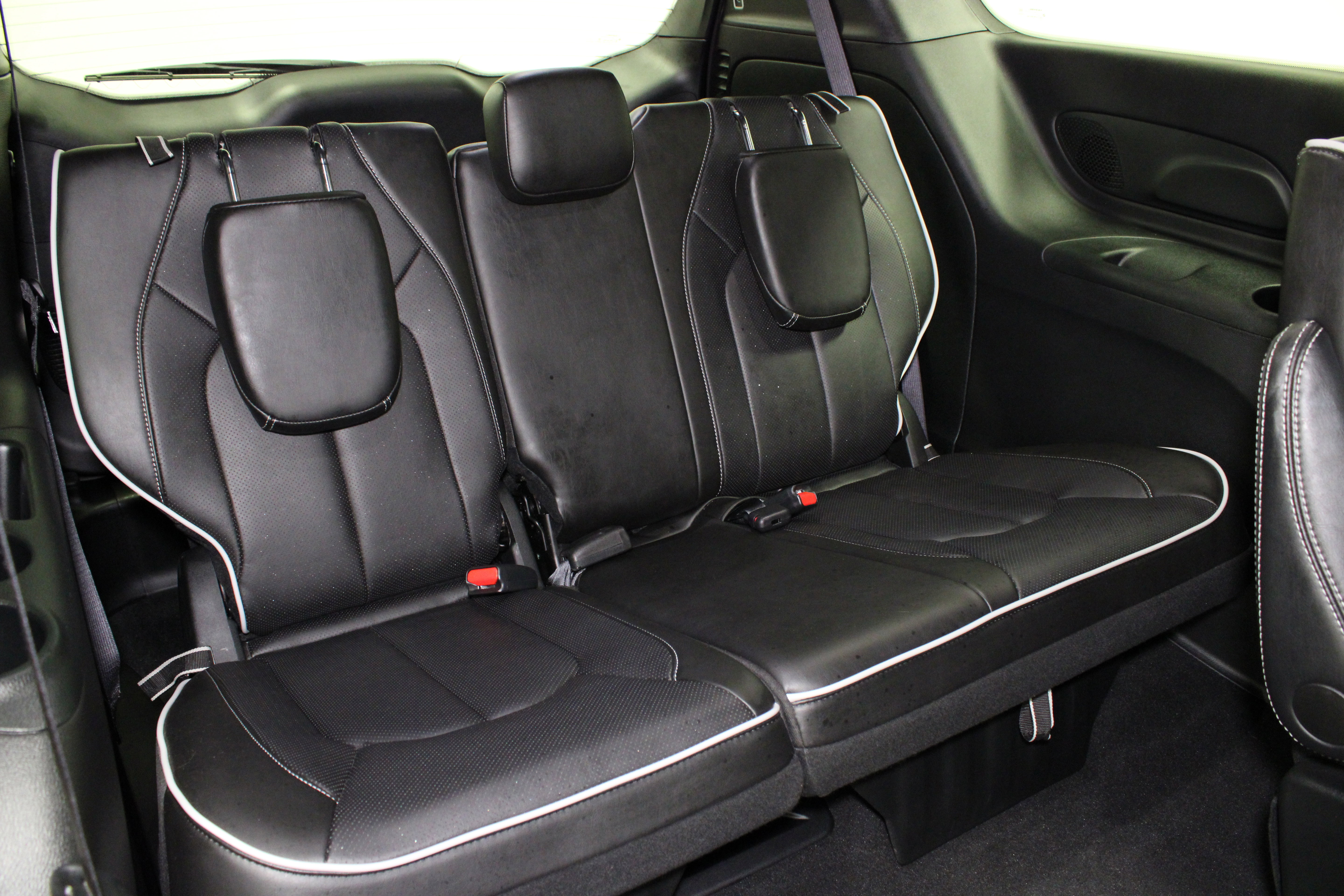 Used 2026 Chrysler Pacifica Limited w/ S Appearance Package FWD image 17