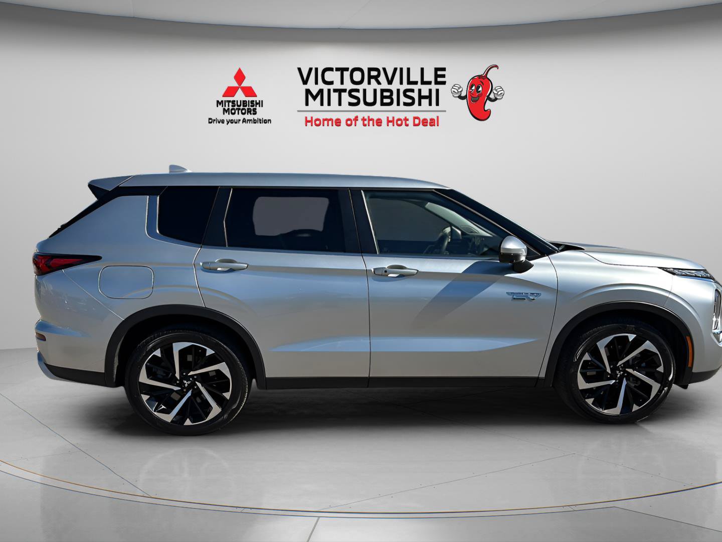 Used 2023 Mitsubishi Outlander 4WD Plug-In Hybrid image 10
