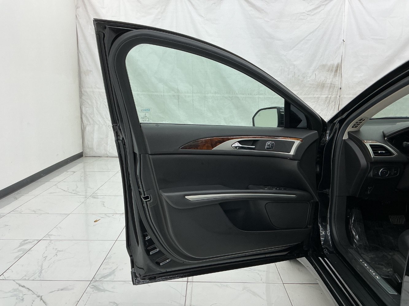 Used 2014 Lincoln MKZ AWD w/ Equipment Group 102A Reserve image 18