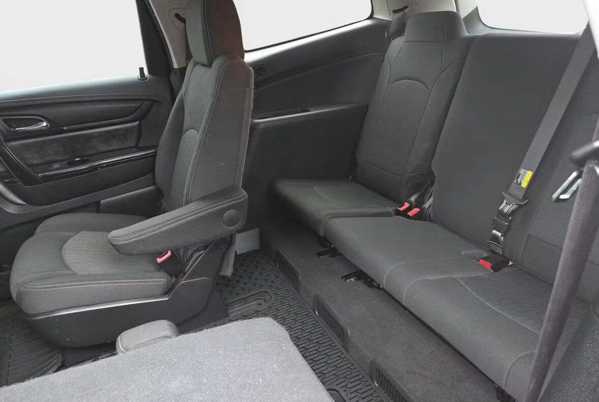 Used 2016 Chevrolet Traverse LT w/ Style and Technology Package image 8