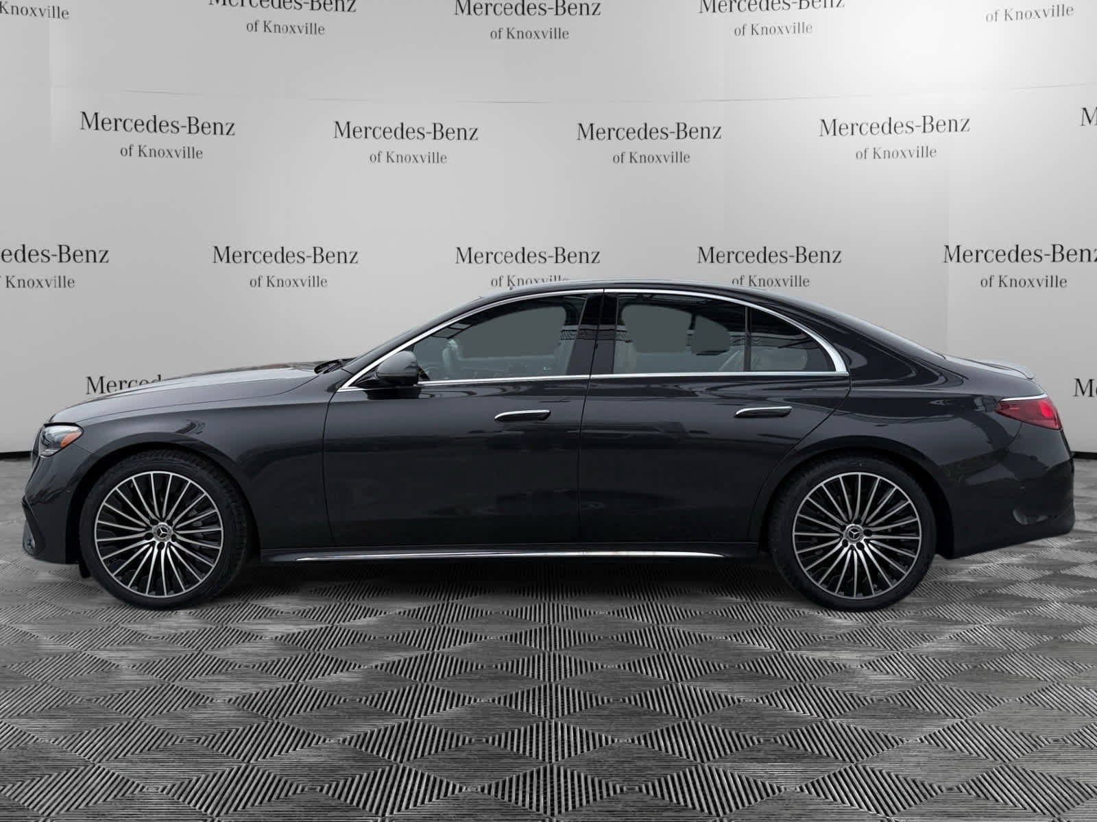 Used 2026 Mercedes-Benz E 350 4MATIC Sedan image 2