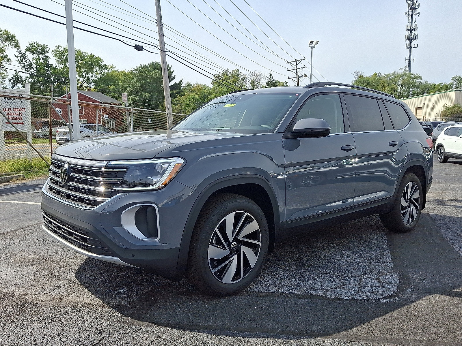 New 2026 Volkswagen Atlas SE image 2