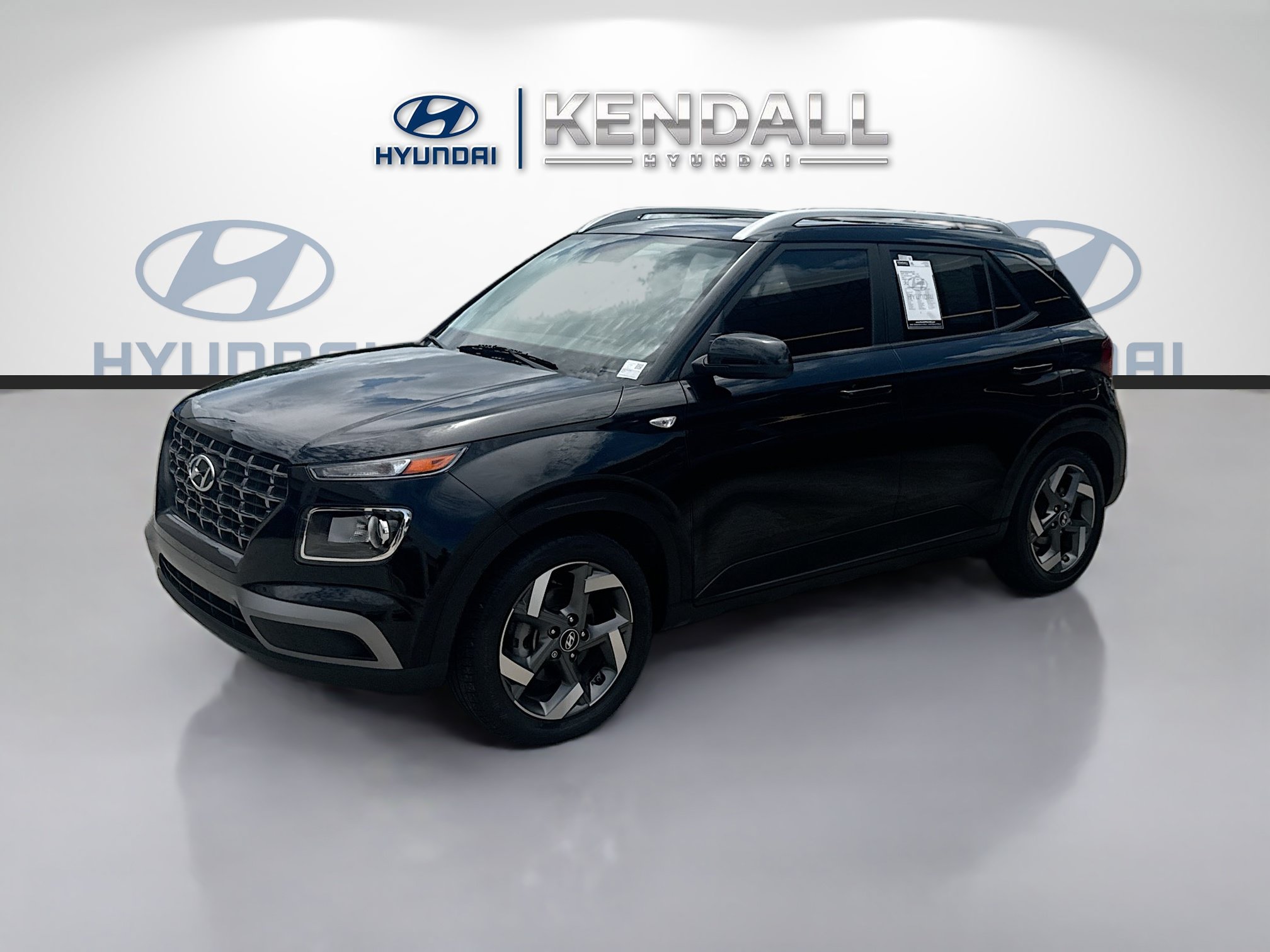 Used 2022 Hyundai Venue SEL FWD image 3