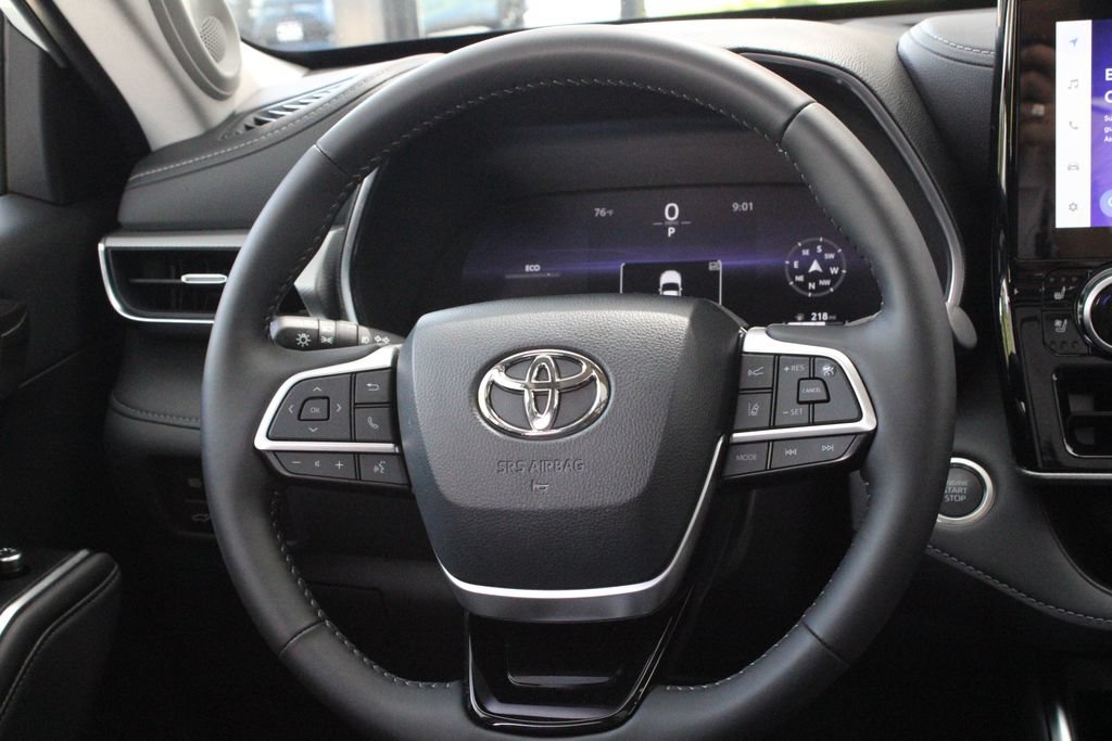 Certified 2026 Toyota Highlander Platinum AWD/4WD image 30