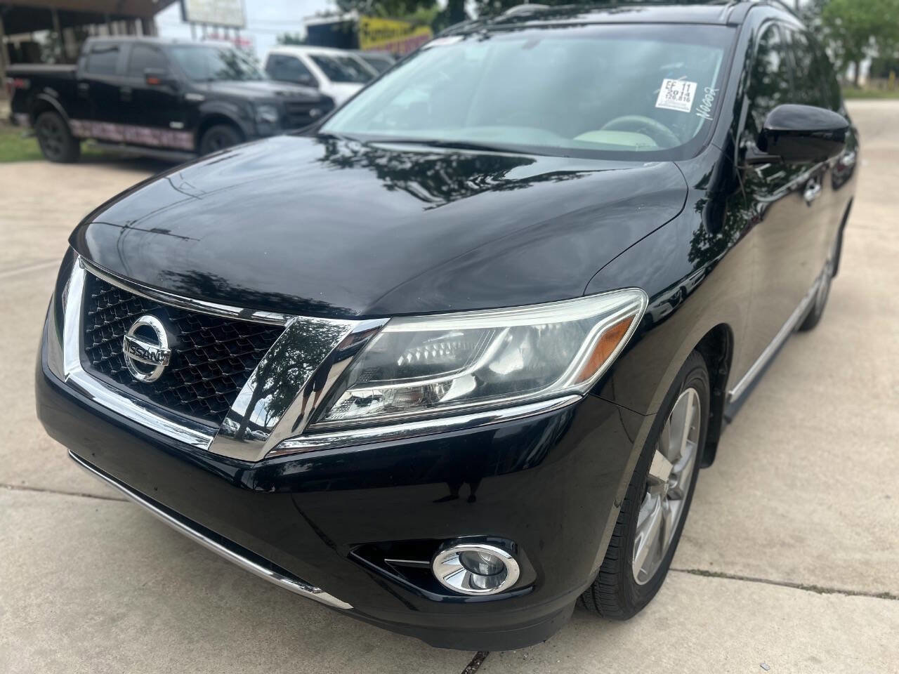 Used 2014 Nissan Pathfinder Platinum w/ Platinum Premium Package FWD image 2