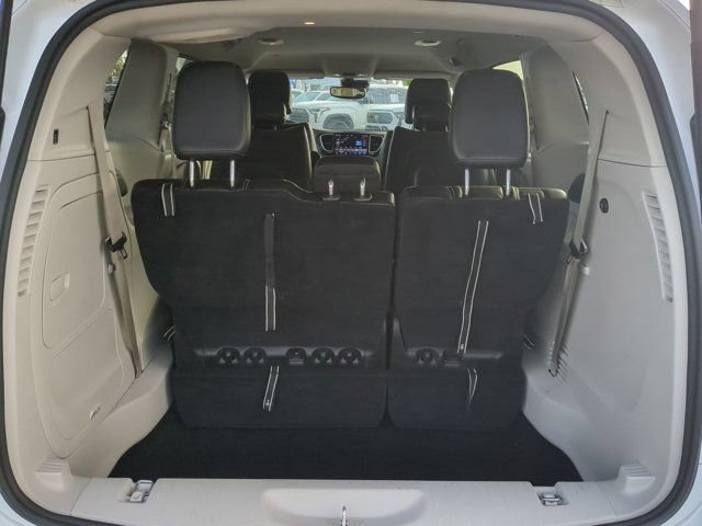 Used 2024 Chrysler Pacifica Limited FWD image 12