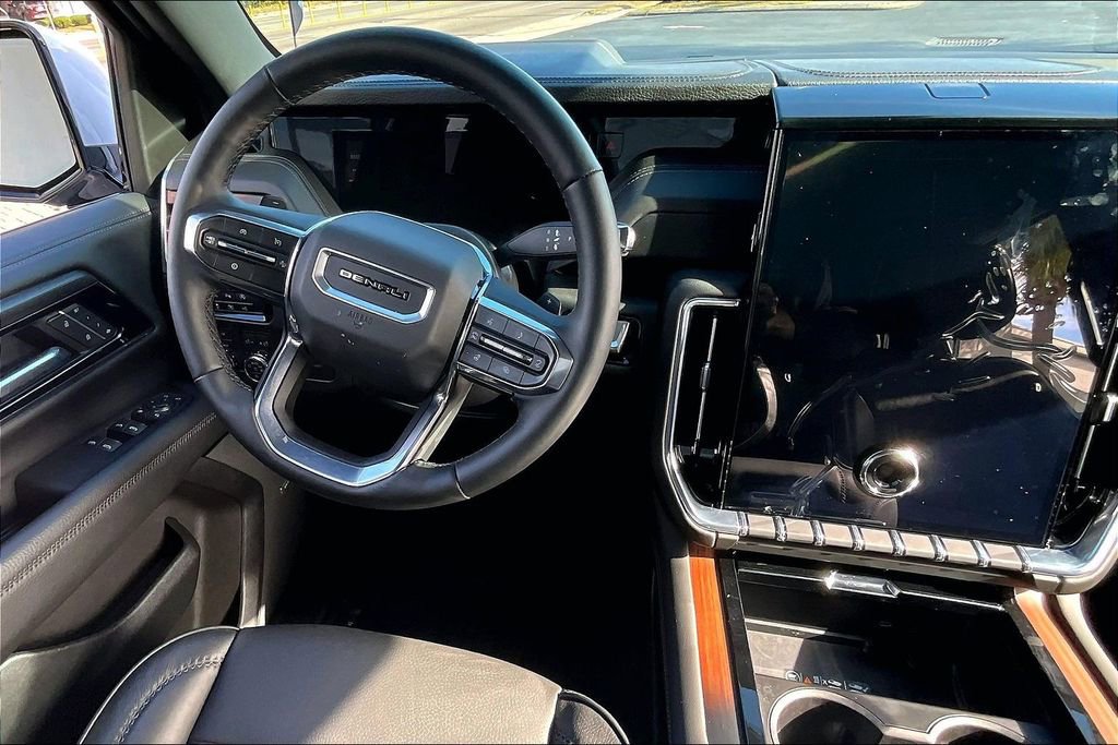 Used 2025 GMC Yukon XL Denali image 8