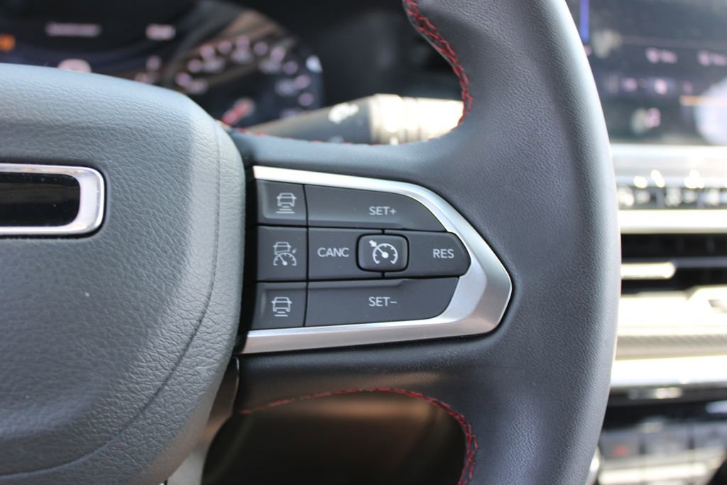 Used 2025 Jeep Compass Trailhawk image 36