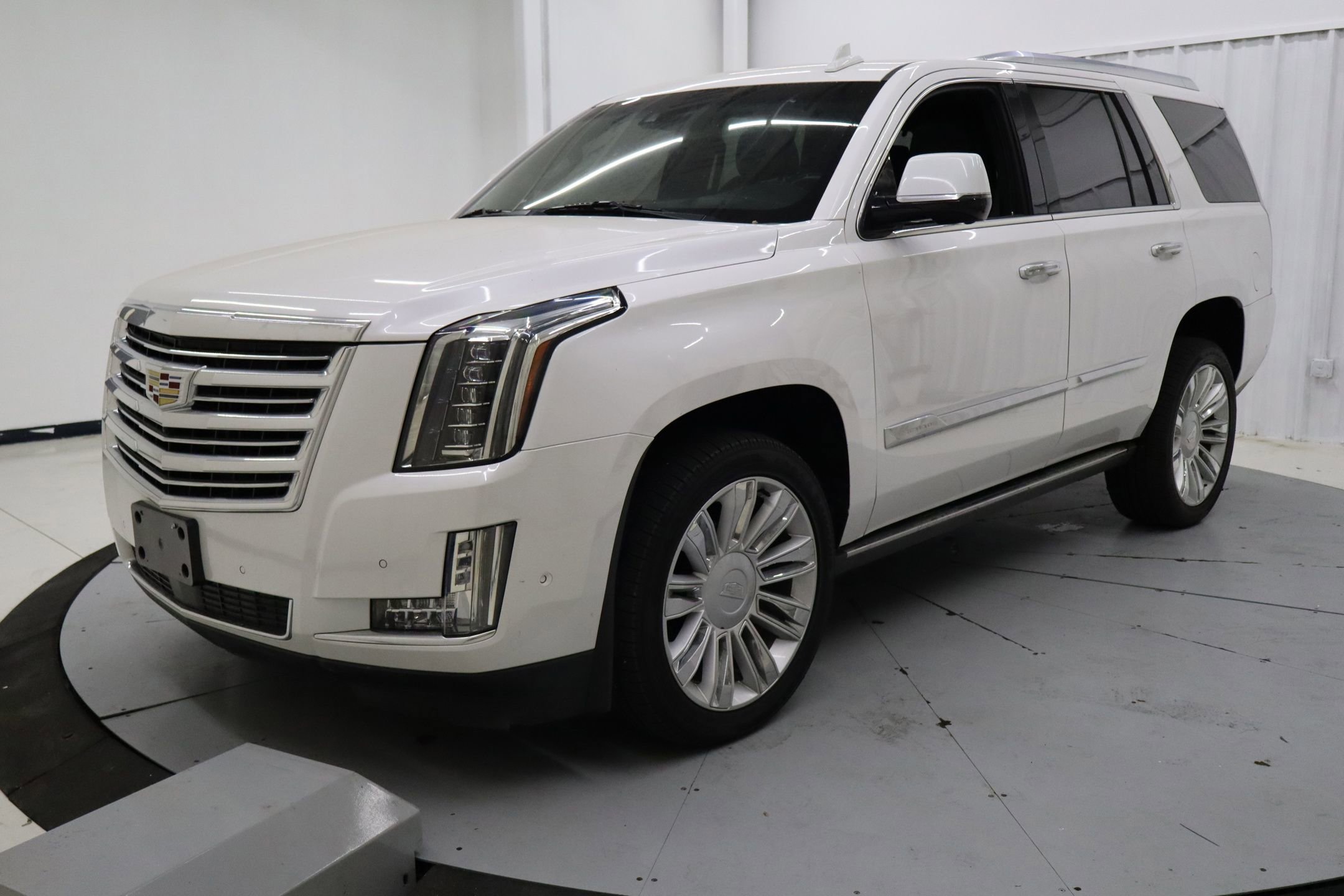 Used 2020 Cadillac Escalade Platinum image 10