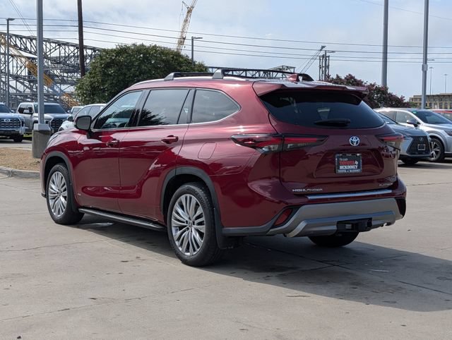 Certified 2024 Toyota Highlander Platinum AWD/4WD image 8