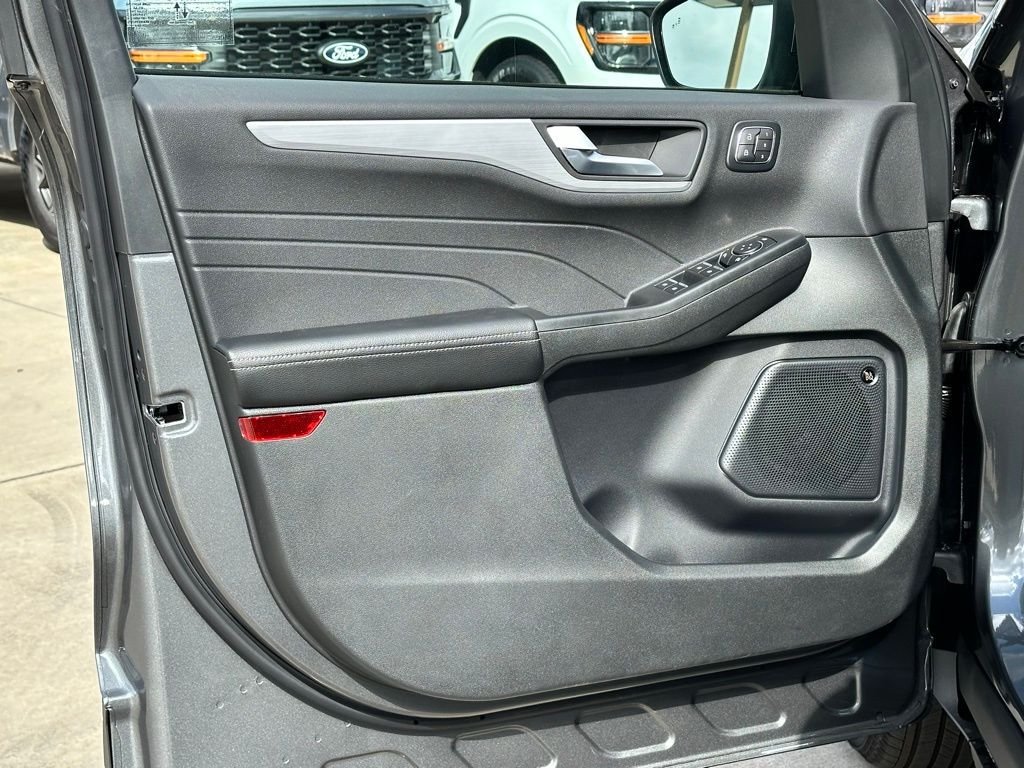 New 2024 Ford Escape SE w/ PHEV Premium Package FWD image 26