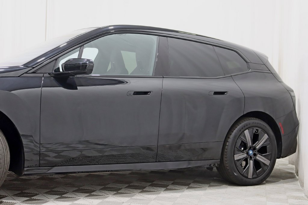 Used 2024 BMW iX xDrive50 w/ Sport Package AWD/4WD image 3
