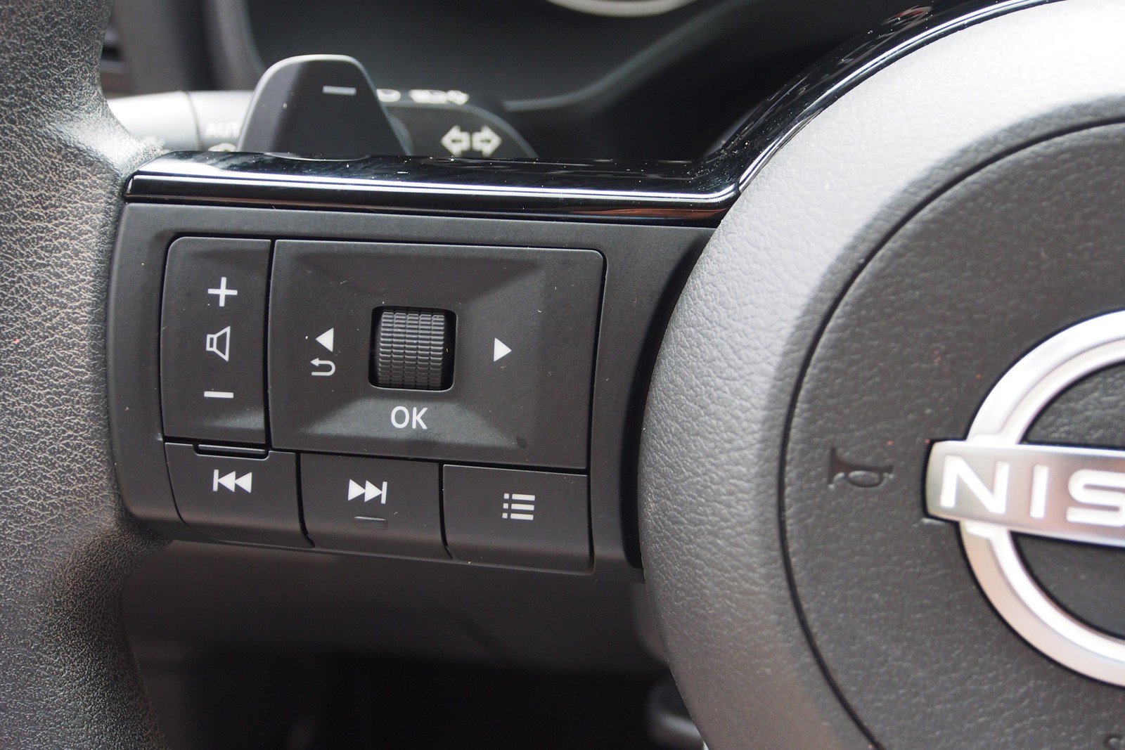 Used 2023 Nissan Rogue SV AWD/4WD image 23