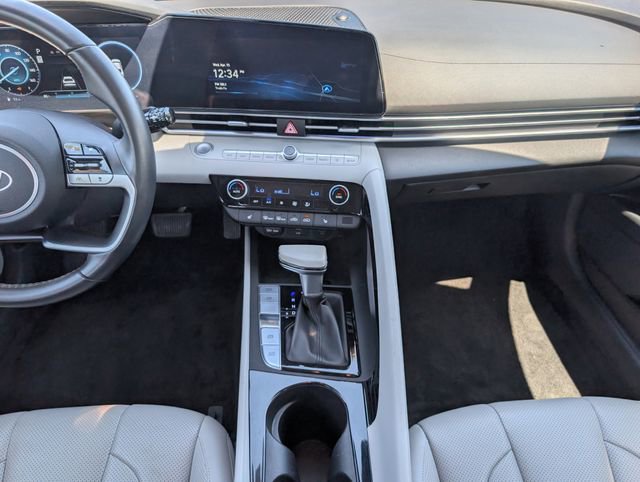 Used 2025 Hyundai Elantra Limited image 7