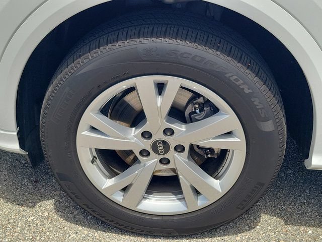 Certified 2025 Audi Q5 Premium w/ Convenience Package AWD/4WD image 9