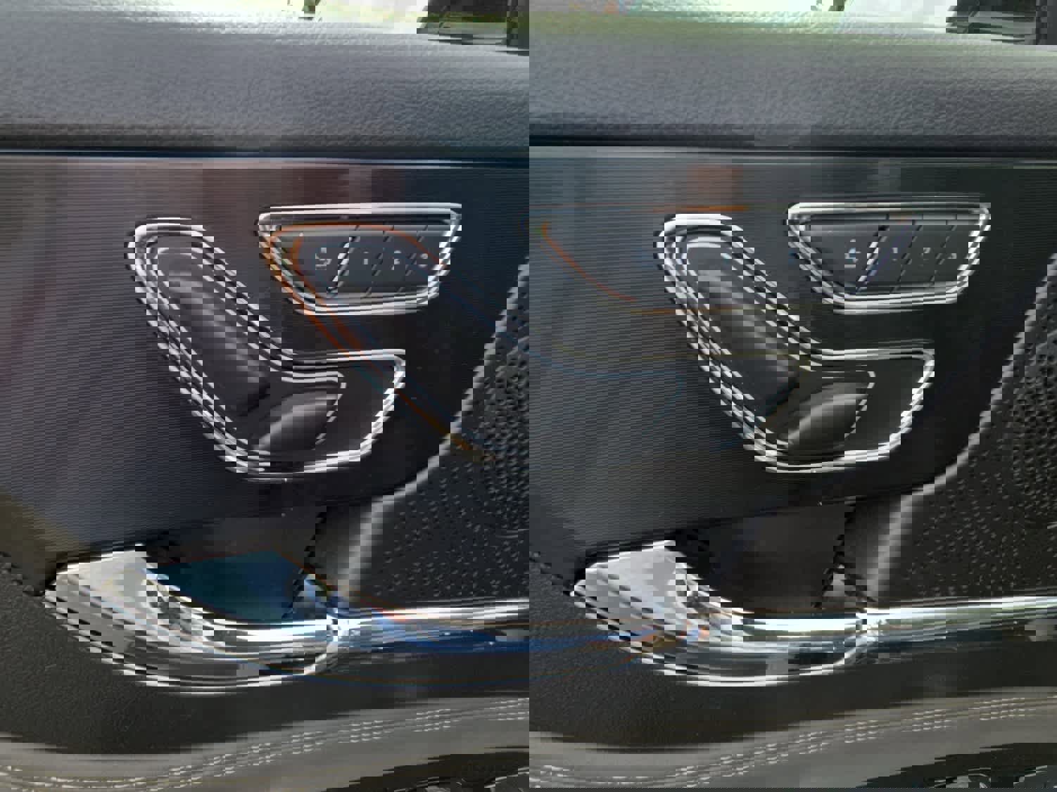 Used 2023 Lincoln Corsair AWD w/ Equipment Group 101A image 18