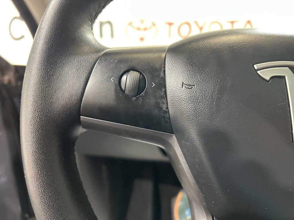 Used 2021 Tesla Model Y Long Range image 24