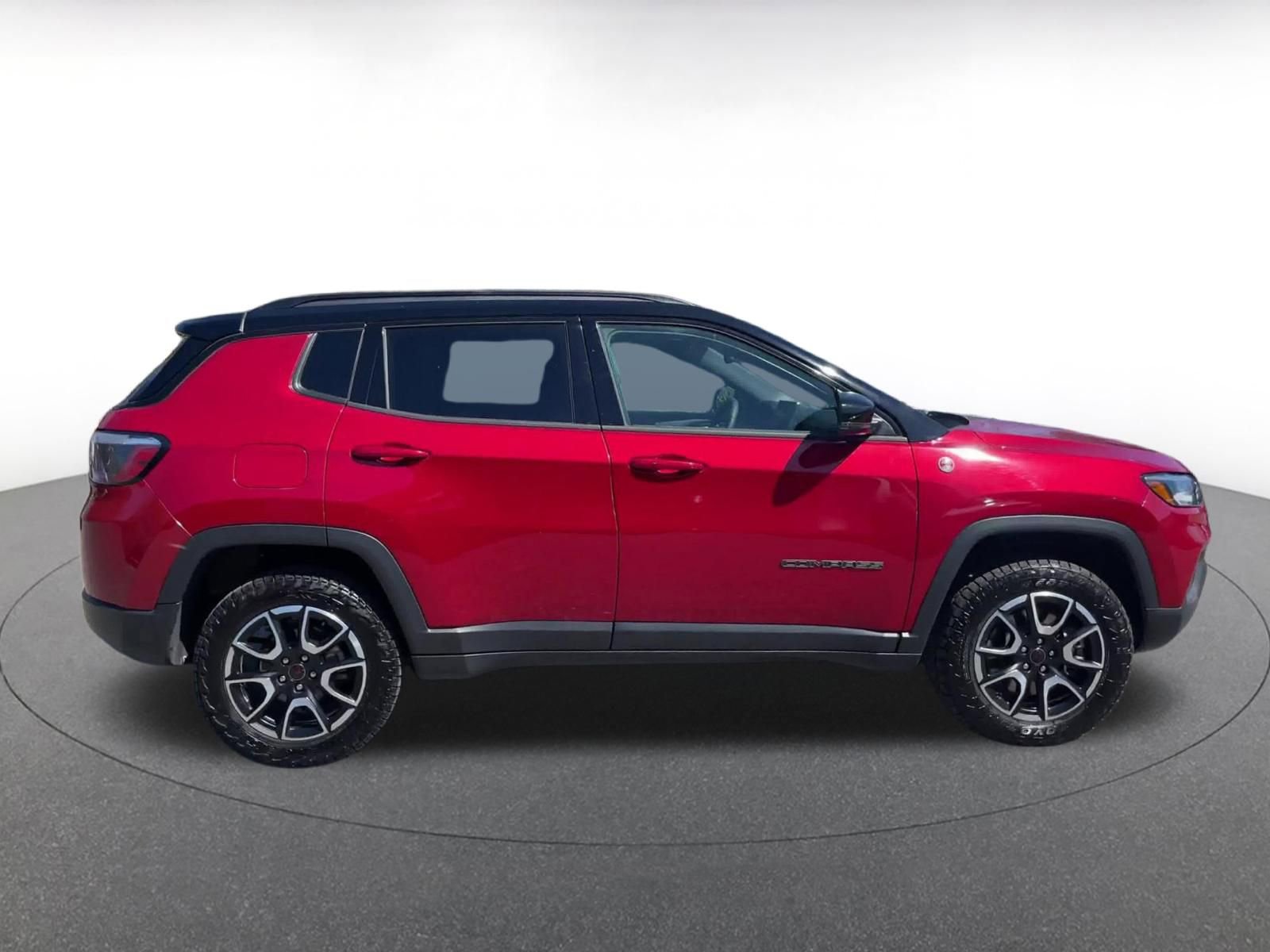 Used 2025 Jeep Compass Trailhawk AWD/4WD image 15