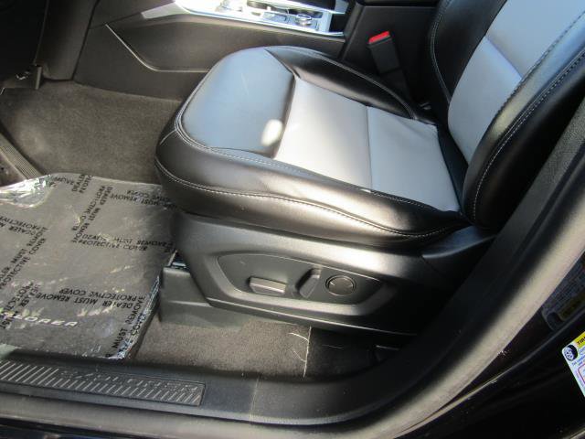 Used 2023 Ford Explorer XLT w/ Equipment Group 202A image 13