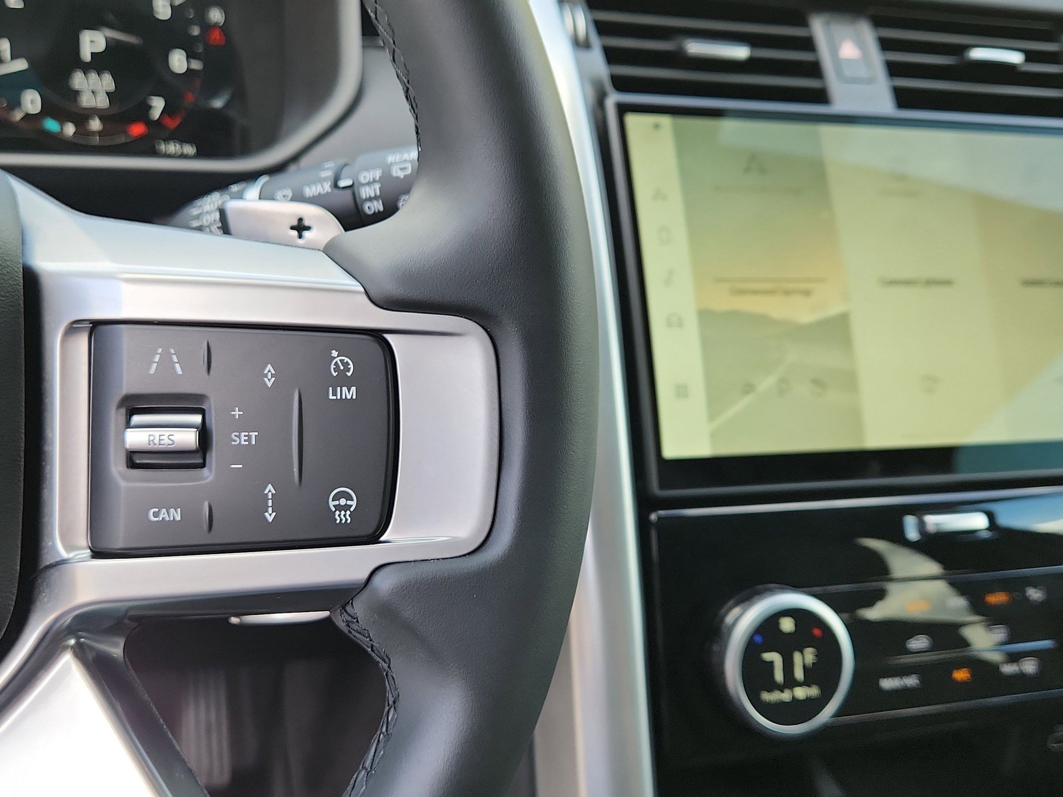 Certified 2025 Land Rover Discovery S image 17