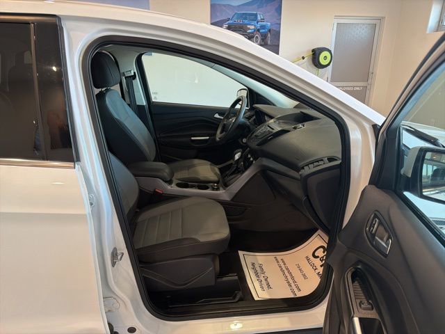 Used 2016 Ford Escape SE w/ SE Cold Weather Package image 17