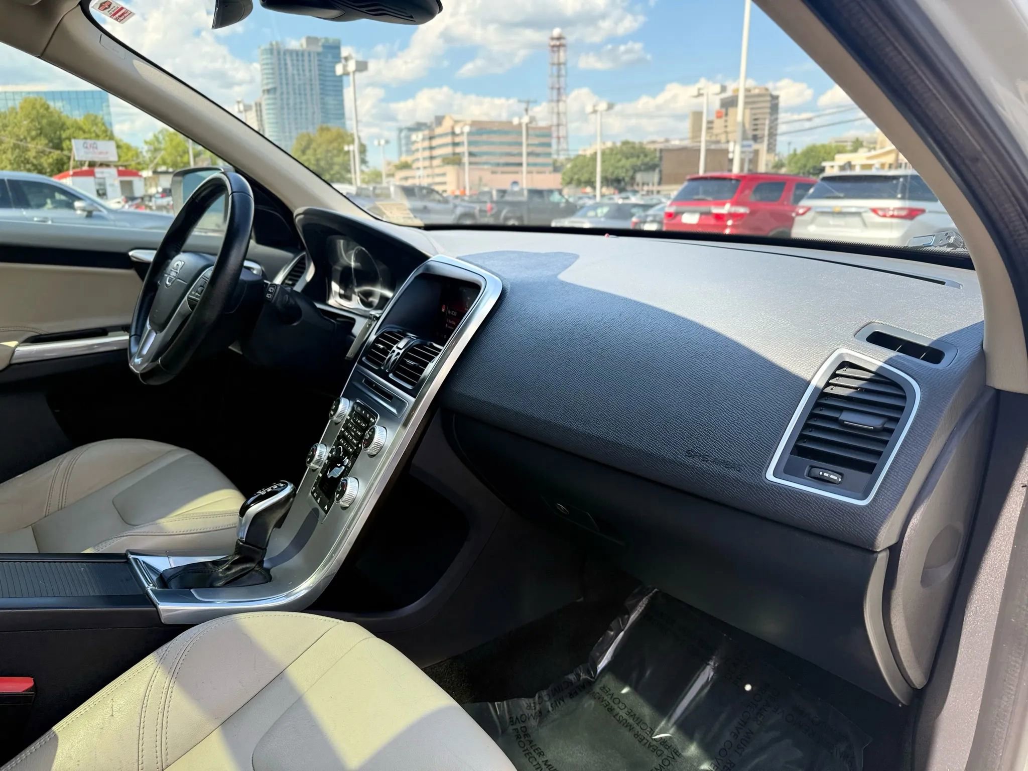 Used 2017 Volvo XC60 T6 Dynamic w/ Preferred Option Package image 37