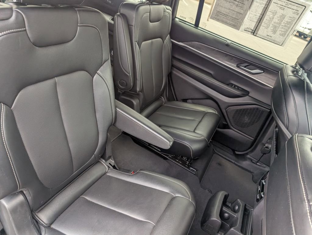 Used 2024 Jeep Grand Cherokee L Limited w/ Luxury Tech Group II image 14
