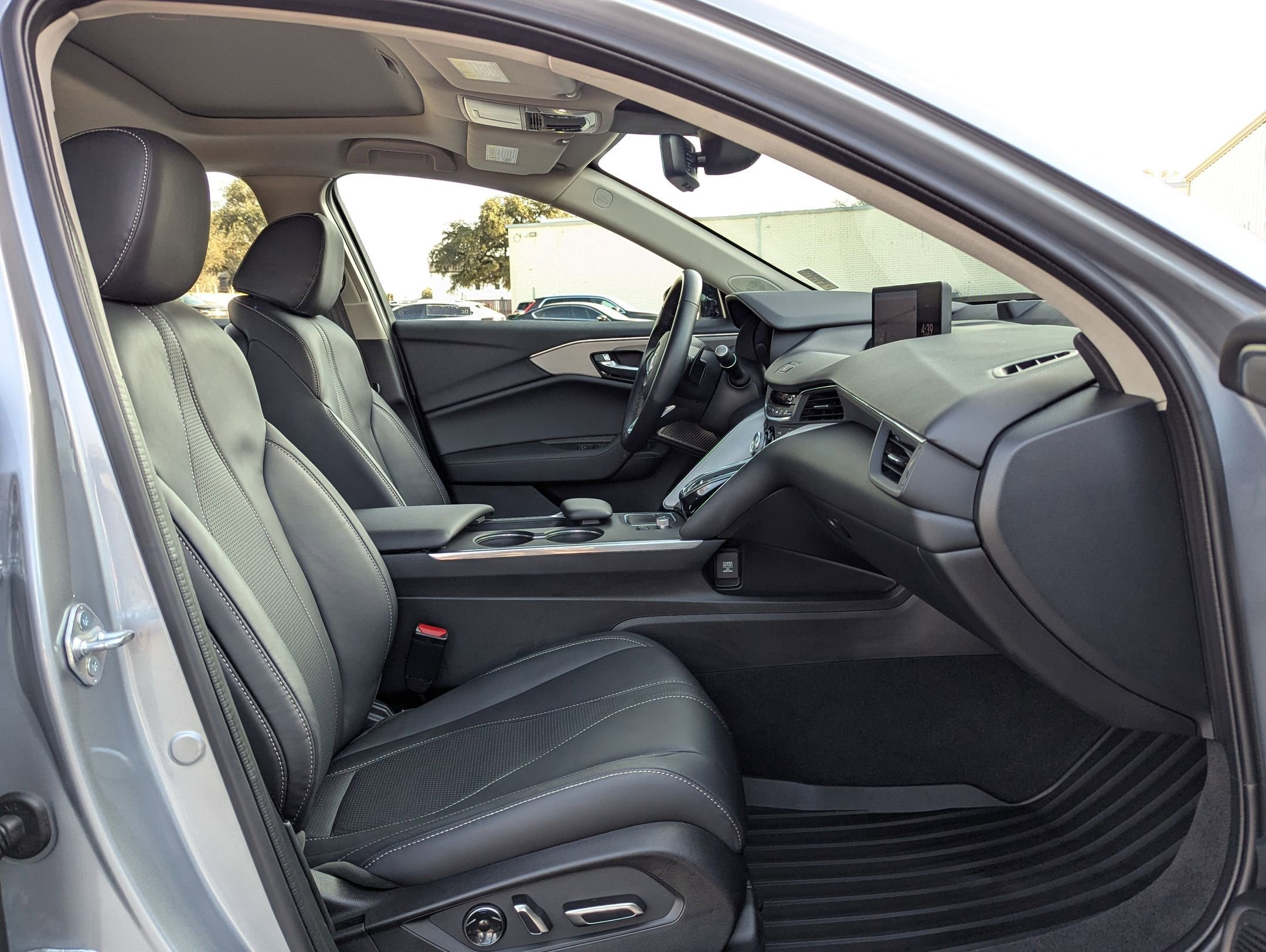 Certified 2025 Acura TLX w/ Technology Package image 27