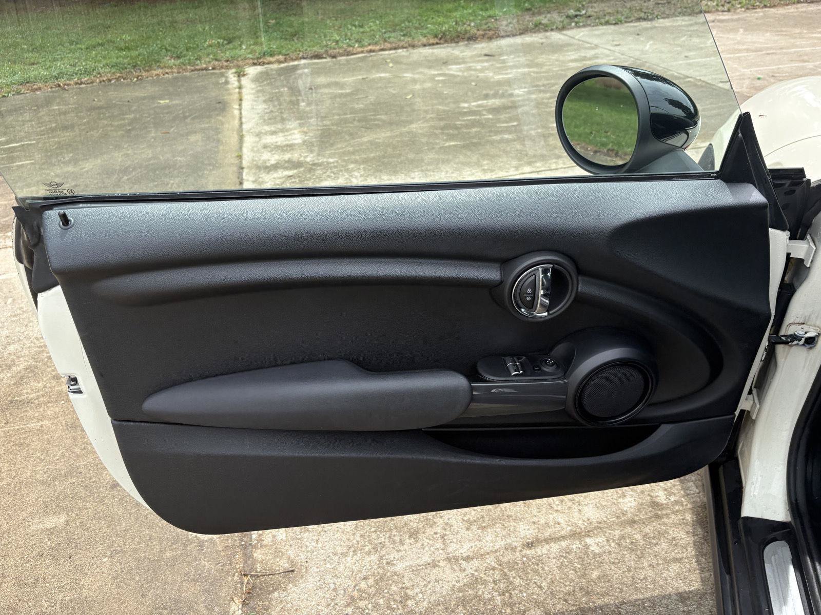Used 2017 MINI Cooper 2-Door Hardtop FWD image 3