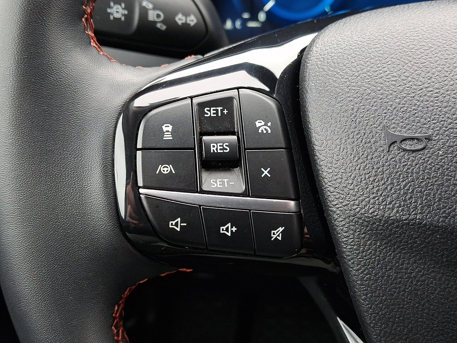 Certified 2022 Ford Escape SEL w/ SEL Stealth AWD Package image 29