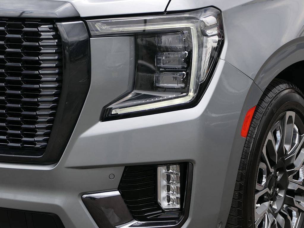 Used 2023 GMC Yukon Denali Ultimate AWD/4WD image 8