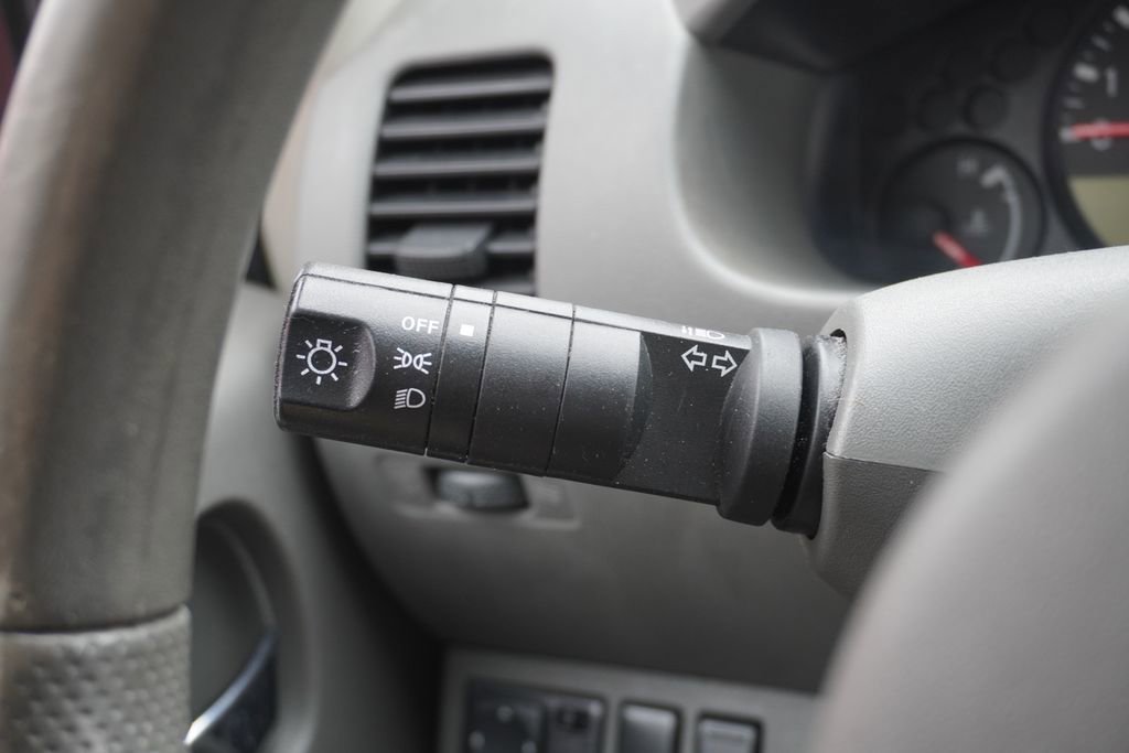 Used 2012 Nissan Frontier SV image 13