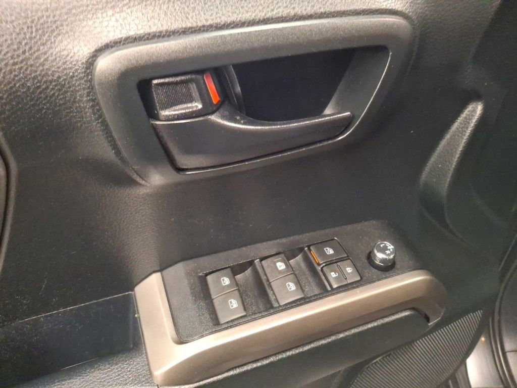 Used 2017 Toyota Tacoma SR5 w/ Tow Package image 11