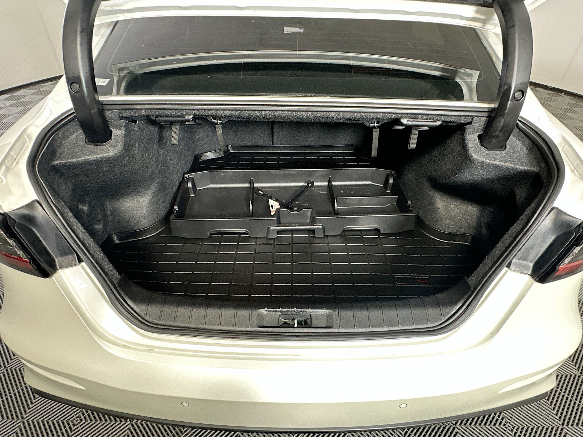 Used 2021 Nissan Maxima SR w/ Sport Mat Group image 31