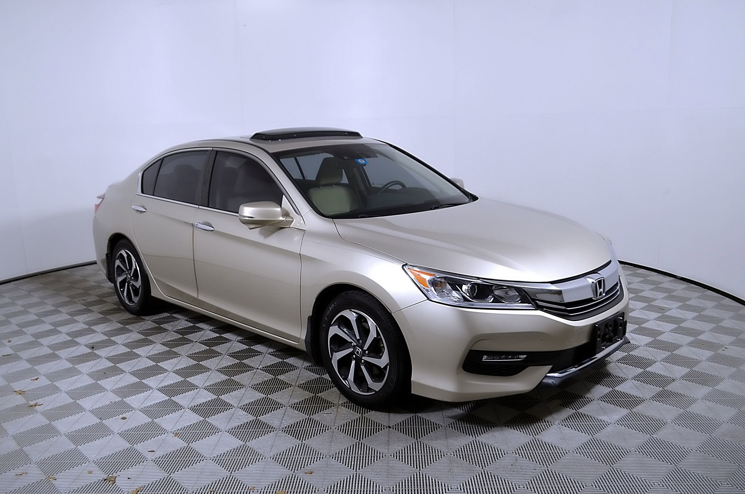 Used 2017 Honda Accord EX image 7