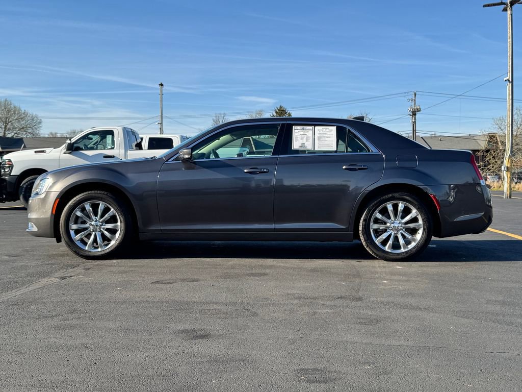 Used 2021 Chrysler 300 Touring L image 9