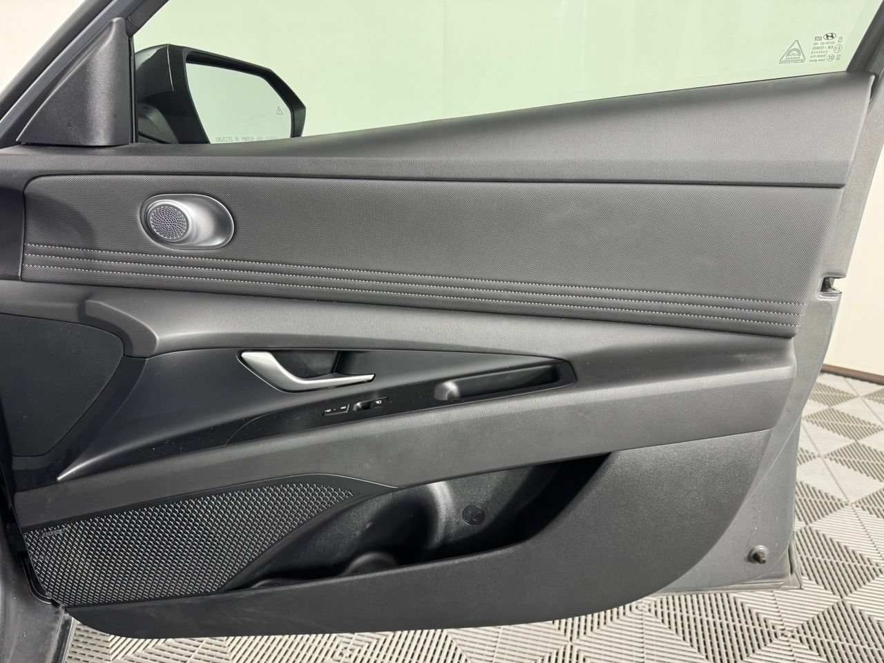 Used 2025 Hyundai Elantra Limited FWD image 34