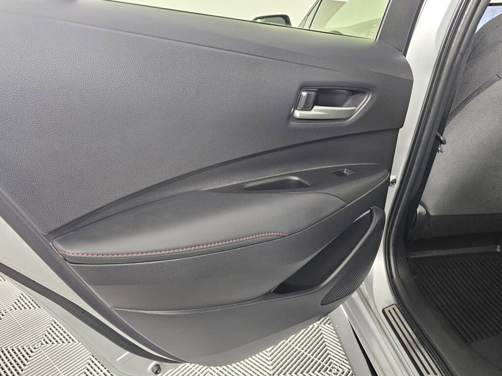 Used 2025 Toyota Corolla SE w/ SE Premium Package image 31
