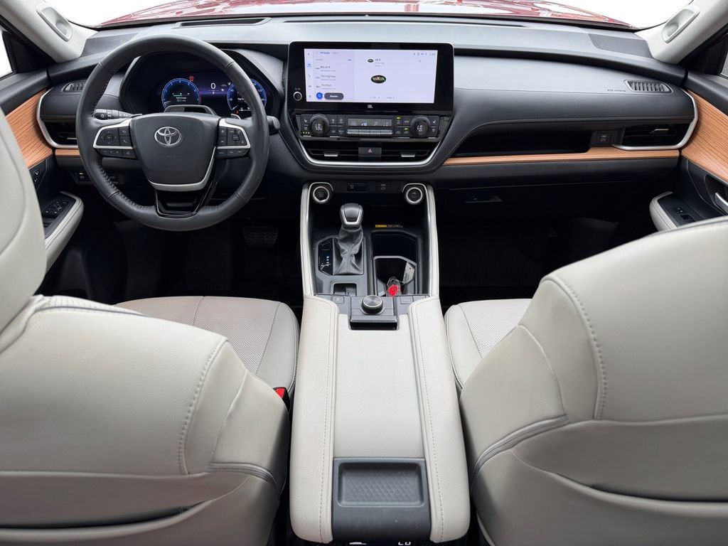 Certified 2024 Toyota Grand Highlander Platinum AWD/4WD image 12