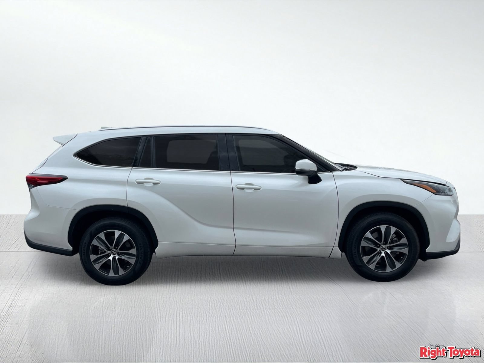Certified 2021 Toyota Highlander XLE FWD image 8