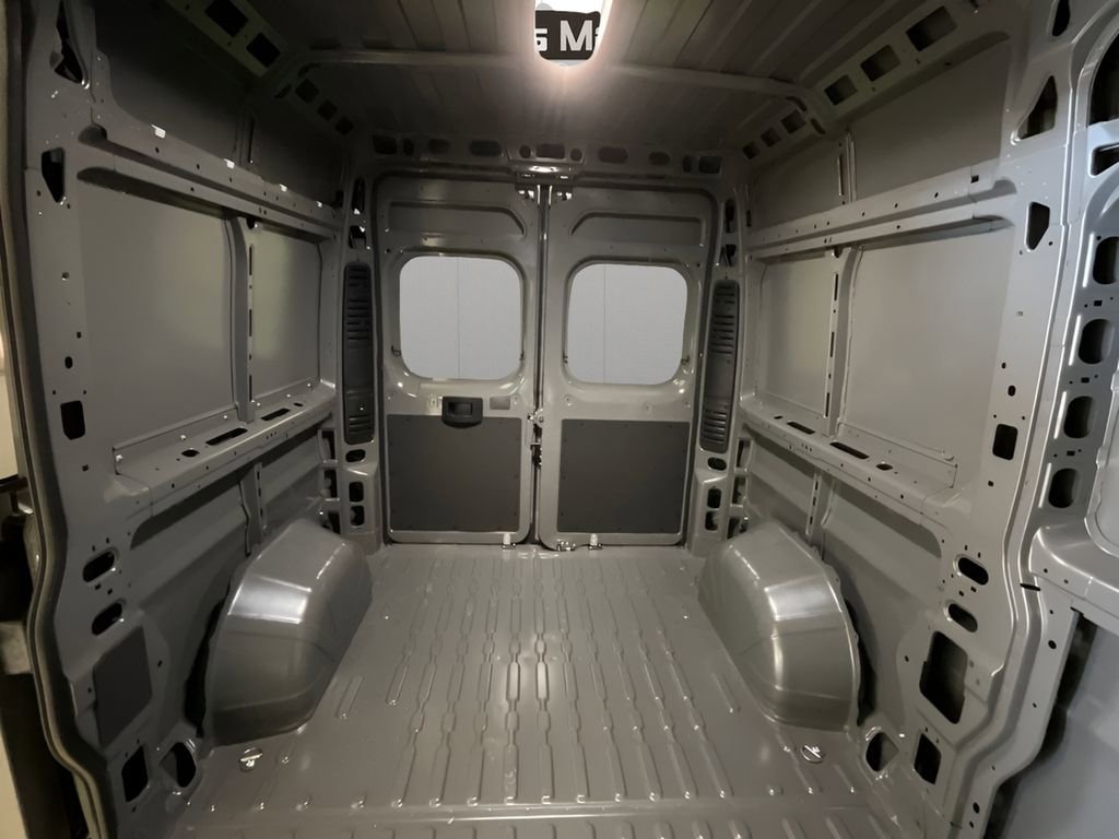 New 2025 RAM ProMaster 1500 w/ Quick Order Package 22G SLT image 4