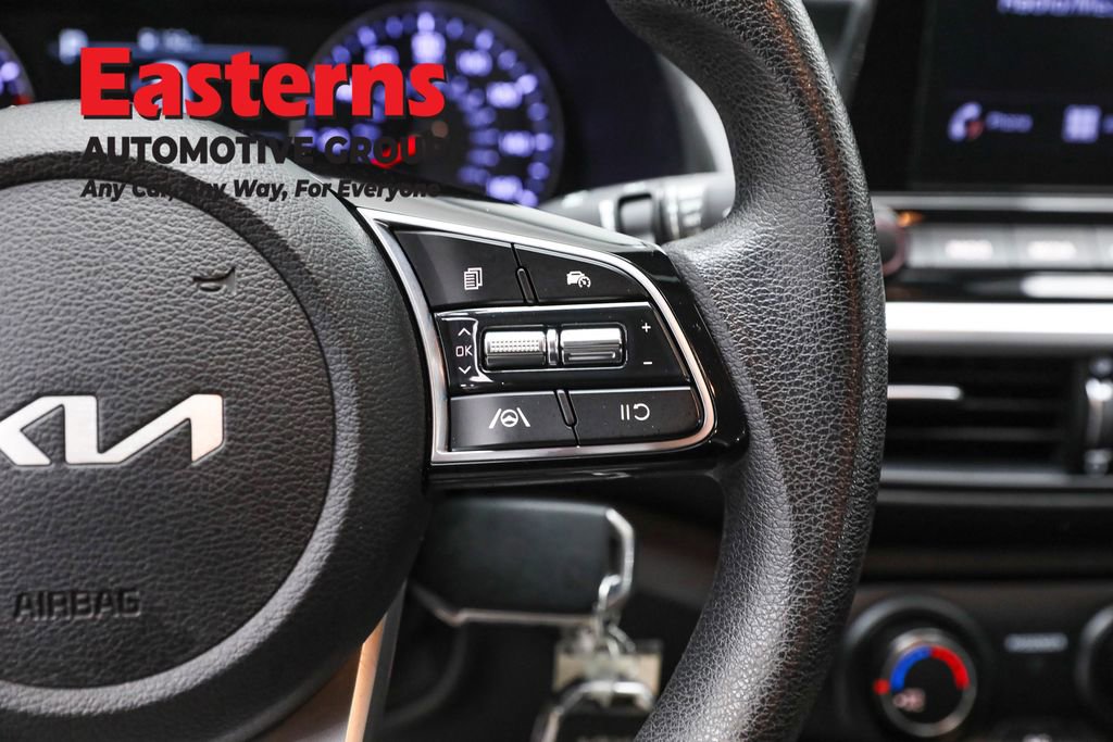 Used 2022 Kia Forte LXS w/ LXS Technology Package image 16