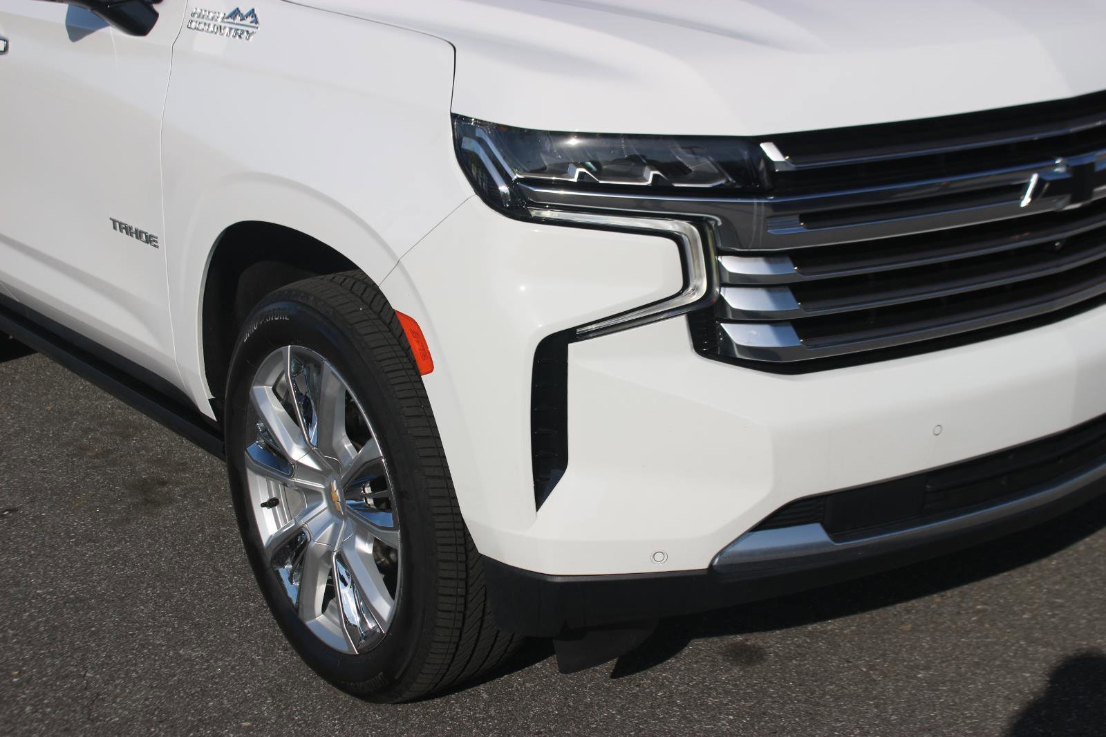 Used 2024 Chevrolet Tahoe High Country w/ Premium Package AWD/4WD image 9