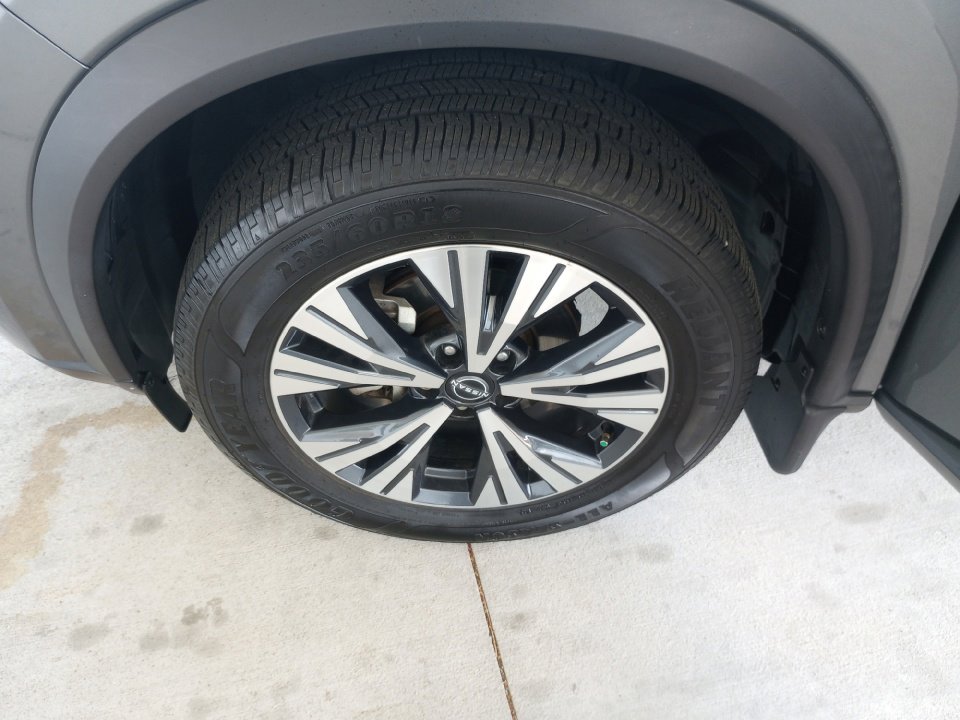 Used 2023 Nissan Rogue SV image 31