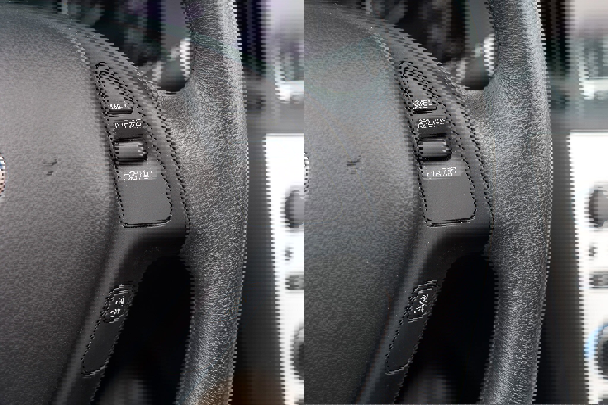 Used 2014 INFINITI Q60 Convertible w/ Premium Package image 32